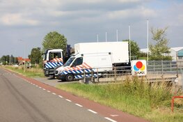 Zwaar bewapende agenten bij woning in De Kwakel