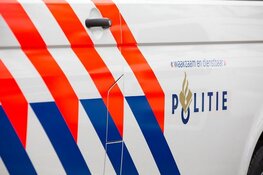 Hulp van omstanders na auto te water