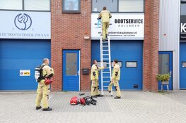 Brandweer onderzoekt pand in Aalsmeer vanwege 'vreemde lucht'