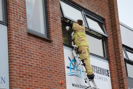Brandweer onderzoekt pand in Aalsmeer vanwege 'vreemde lucht'