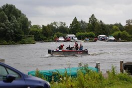 Zinkend bootje in Rijsenhout: hulpdiensten onderzoeken mogelijk persoon ter water
