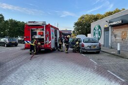Auto vliegt in brand bij tankstation langs A4 bij Hoofddorp