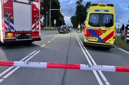 Harde botsing in Boesingheliede: bestelbus op de kop