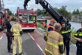 Twee personen gered uit zinkende auto in Badhoevedorp