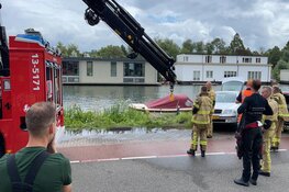 Twee personen gered uit zinkende auto in Badhoevedorp