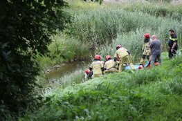 Vrouw raakt met fiets te water in Aalsmeer