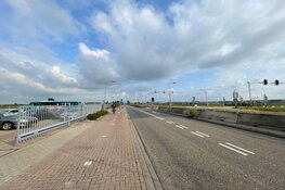 Pendelbusje in botsing met lijnbus