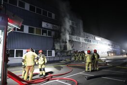 Grote brand in bedrijfsverzamelpand in Aalsmeer
