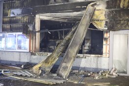 Grote brand in bedrijfsverzamelpand in Aalsmeer