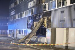 Grote brand in bedrijfsverzamelpand in Aalsmeer