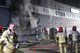 Grote brand in bedrijfsverzamelpand in Aalsmeer