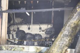 Grote brand in bedrijfsverzamelpand in Aalsmeer