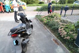 Scooterbestuurder na ongeval met spoed afgevoerd in Kudelstaart
