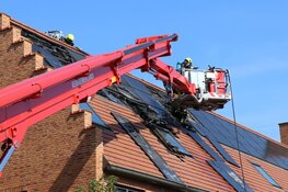 Brand, vermoedelijk veroorzaakt door zonnepanelen, in woning Hoofddorp