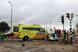 Ongeval tussen snorscooter en bus in Uithoorn