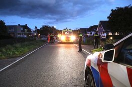 Scooterrijder botst op paaltje in De Kwakel