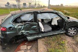 Persoon gewond geraakt bij botsing tussen vrachtwagen en auto in Vijfhuizen
