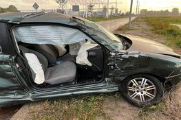 Persoon gewond geraakt bij botsing tussen vrachtwagen en auto in Vijfhuizen