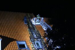 Brand in dak van woning Aalsmeer