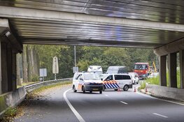 Weer ongeval in beruchte bocht van A205 bij Zwanenburg