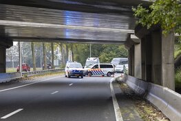Weer ongeval in beruchte bocht van A205 bij Zwanenburg