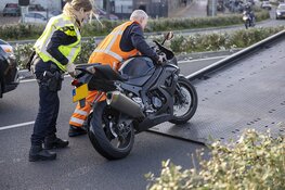 Motorrijder gewond bij glijpartij op de A200 bij Halfweg