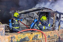 Woonboot in brand in Vijfhuizen