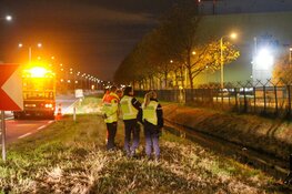 Auto te water bij Oude Meer