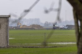 EOD is bezig met ontmanteling oude vliegtuigbom bij Rijsenhout