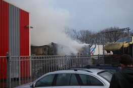 Grote brand in autosloperij in Vijfhuizen