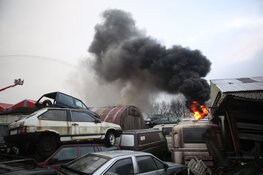 Grote brand in autosloperij in Vijfhuizen
