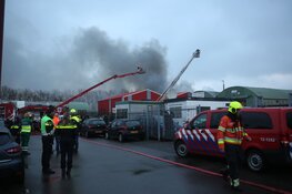 Grote brand in autosloperij in Vijfhuizen