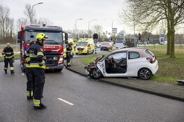 Vrouw gewond bij botsing met uitvaartauto in Hoofddorp