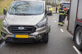 Vrouw gewond bij botsing met uitvaartauto in Hoofddorp