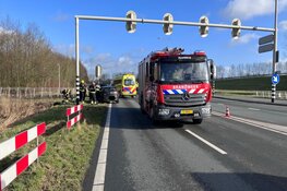 Bestuurder bevrijdt uit auto na ongeval