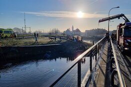 Auto te water in Halfweg, N200 dicht