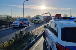 Auto te water in Halfweg, N200 dicht