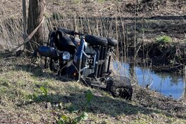 Vrouw in sloot gevallen met scootmobiel in Halfweg