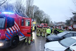 Auto te water in Aalsmeer, gewonde naar ziekenhuis