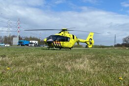 Auto over de kop in Hoofddorp