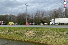 Auto over de kop in Hoofddorp
