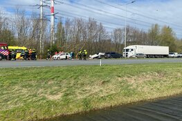 Auto over de kop in Hoofddorp