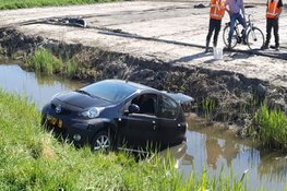Automobiliste te water gereden in Kudelstaart