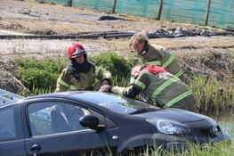 Automobiliste te water gereden in Kudelstaart