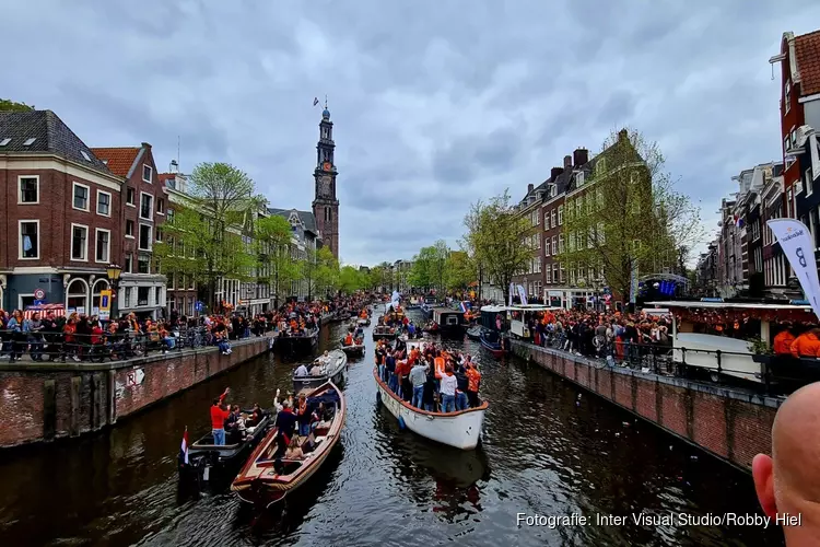Drukke, maar gezellige Koningsdag in Amsterdam