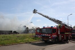 Zeer grote brand op bedrijventerrein in Cruquius