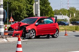 Automobilist met spoed naar ziekenhuis na ongeluk in Zwaanshoek