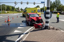 Automobilist met spoed naar ziekenhuis na ongeluk in Zwaanshoek