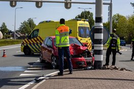 Automobilist met spoed naar ziekenhuis na ongeluk in Zwaanshoek