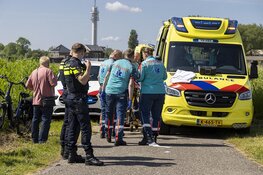 Traumahelikopter landt in weiland voor onwel geworden fietsster
